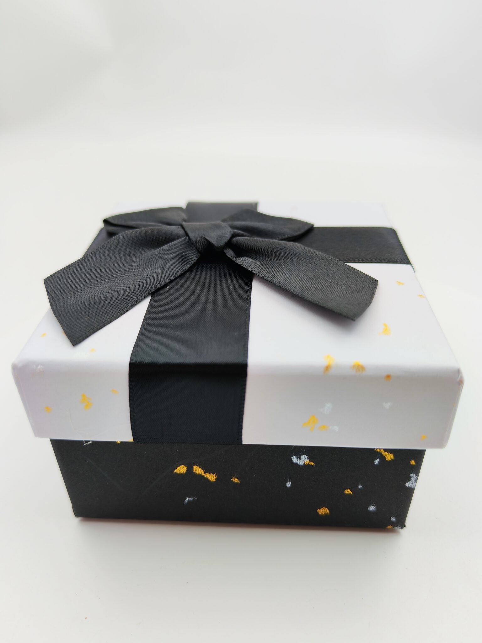 علبة هدايا صغيرة مقاس 9.5X9.5X5.5 CM الصورة الرئيسية للمنتج